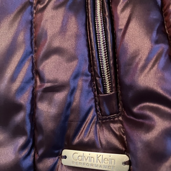 Calvin Klein Performance Down Puffer Vest Size Medium Dark Burgundy NWT - Picture 9 of 10